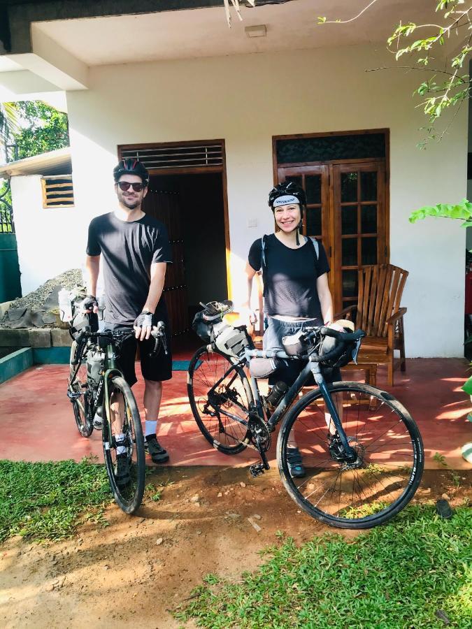 Dinesh Safari Homestay Udawalawe Exteriér fotografie